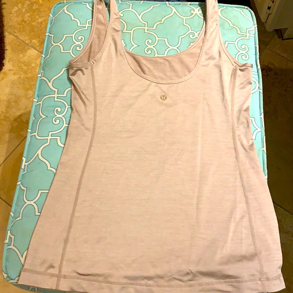 Lululemon light pink shiny tank, good pre-owned condition.
